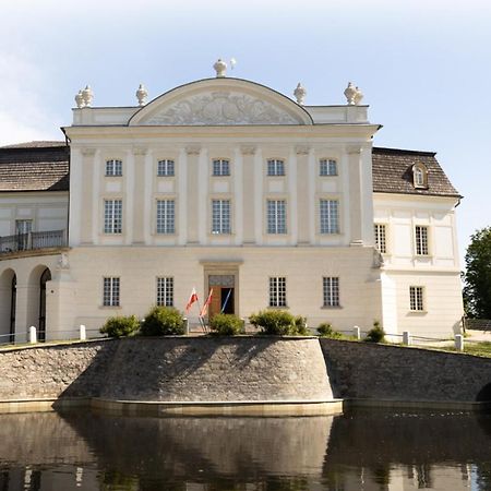 Palac W Kurozwekach Kurozweki Экстерьер фото