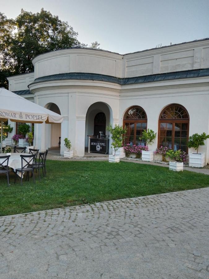 Palac W Kurozwekach Kurozweki Экстерьер фото